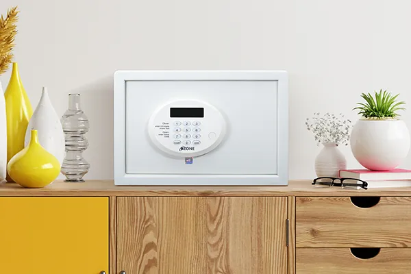 How do electronic safe lockers protect our valuable stuff?